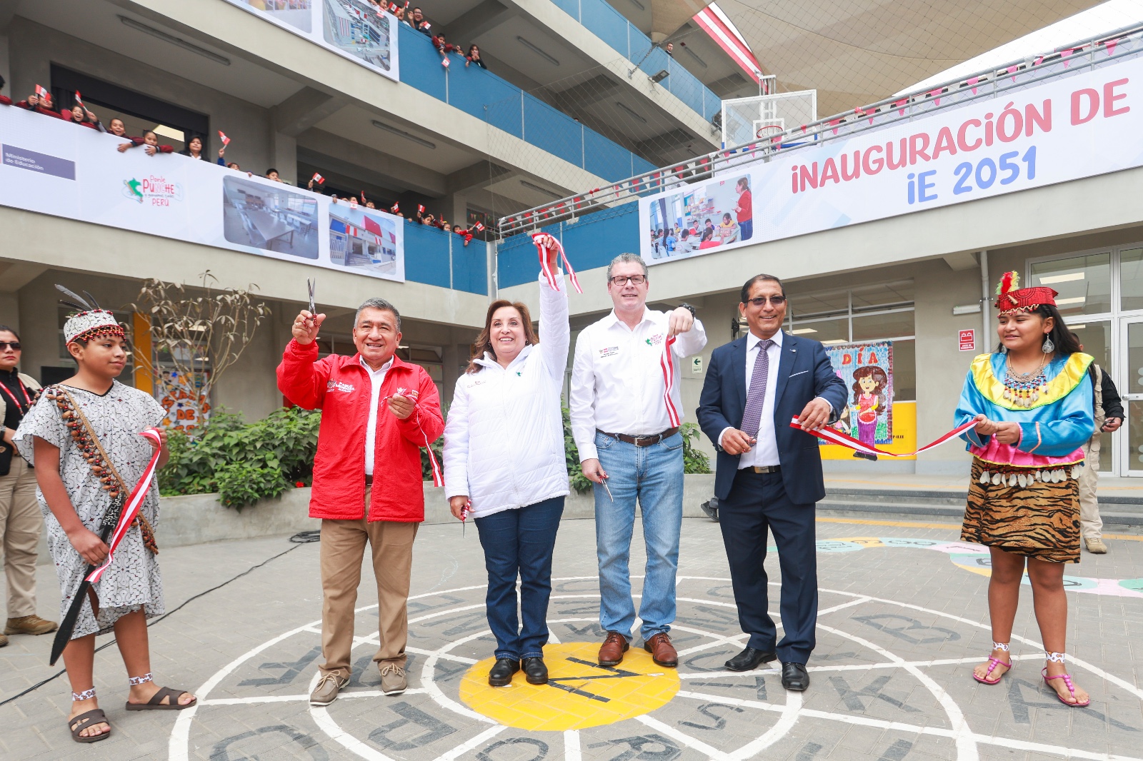 Presidenta inaugura escuela bicentenario en Carabayllo.