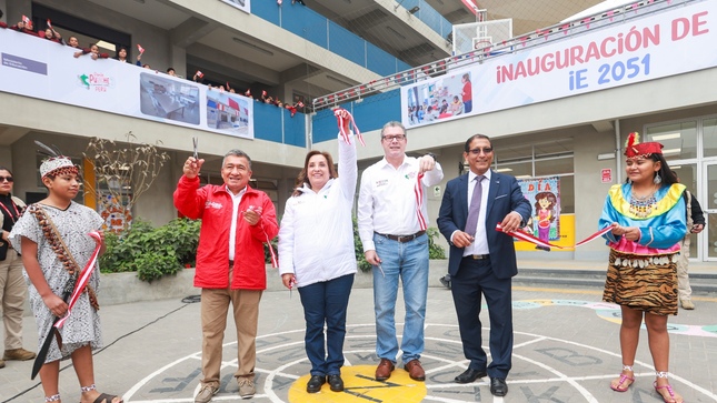 Presidenta inaugura escuela bicentenario en Carabayllo.