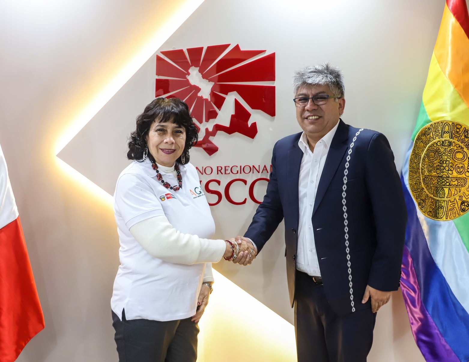Imagen de la jefa del AGN y funcionario