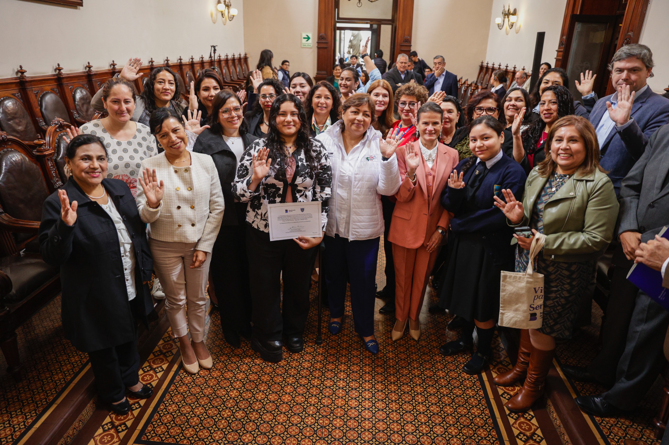 Ministra clausura exposición "Protagonistas: Mujeres en la Historia del Perú" en la Beneficencia de Lima