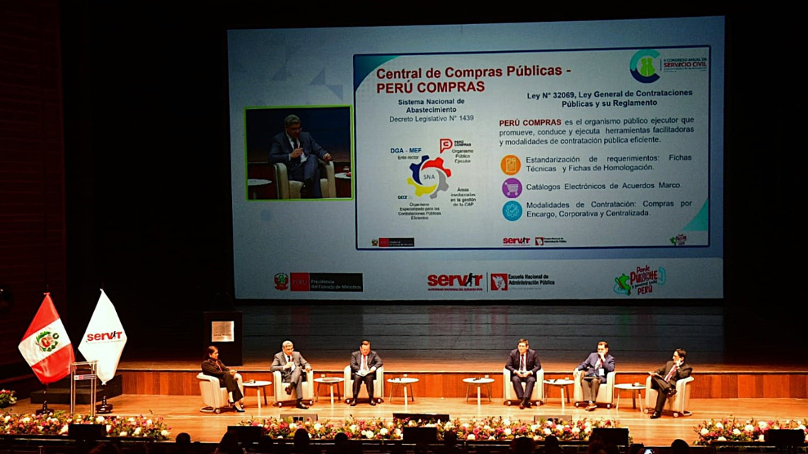 Foto del panel en el auditorio