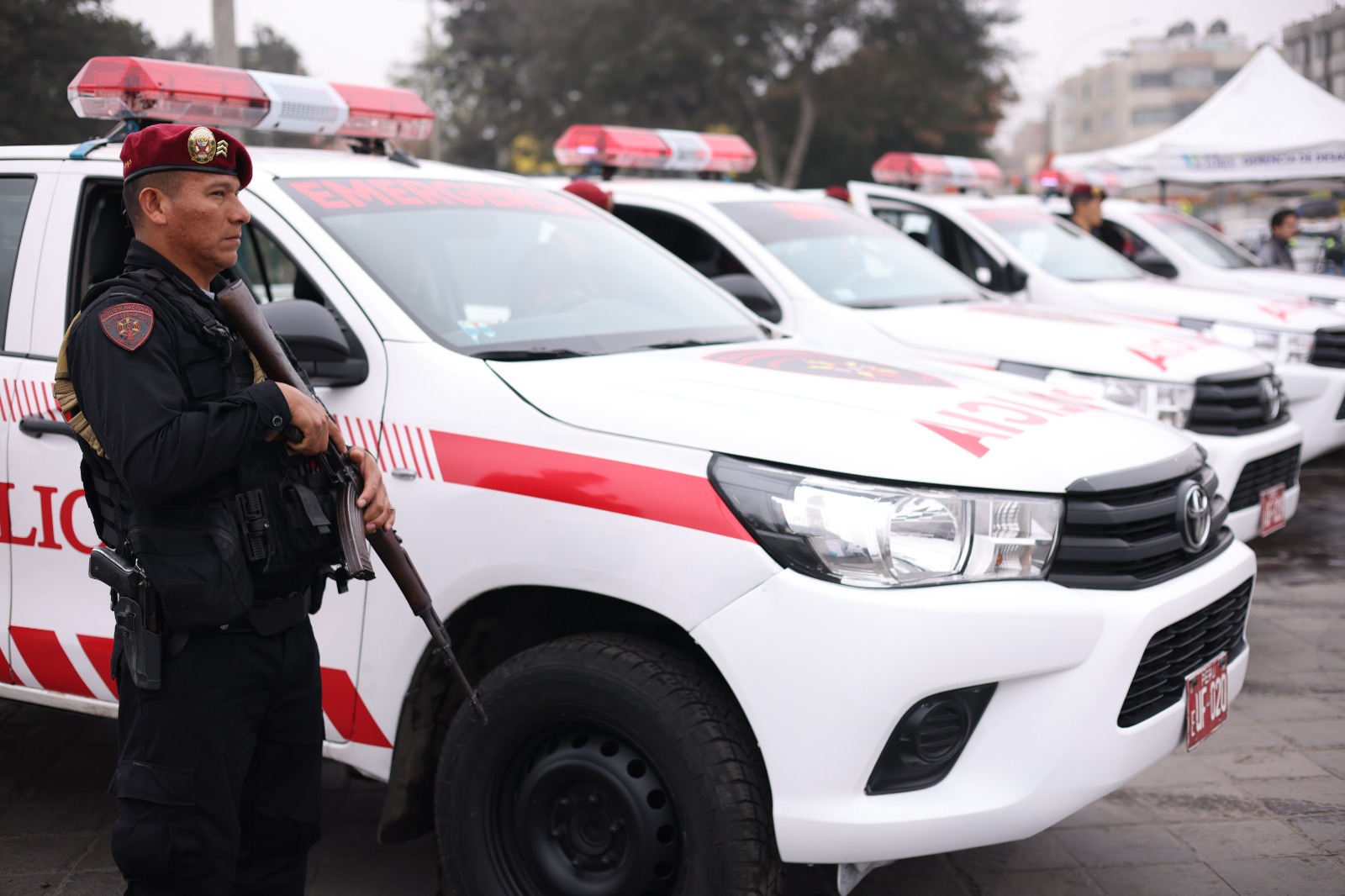 Convenio se oficializó con la entrega de 10 camionetas a la Policía Nacional