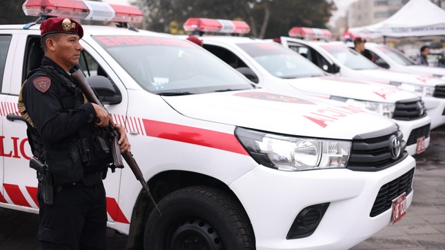 Convenio se oficializó con la entrega de 10 camionetas a la Policía Nacional