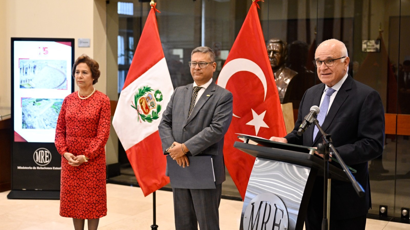 Celebración en la Cancillería por el 75° aniversario de relaciones diplomáticas entre el Perú y Türkiye