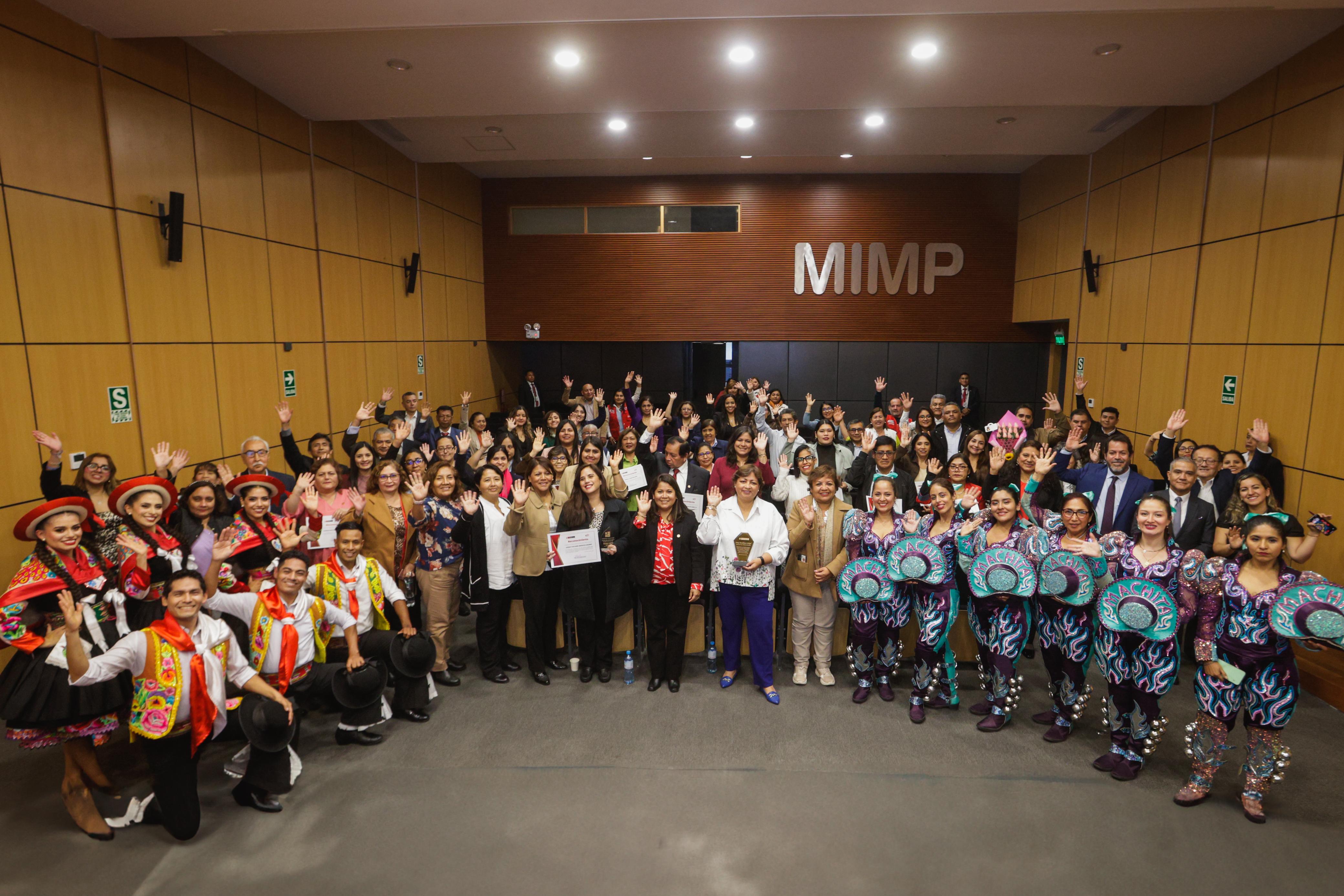 MIMP reconoce la destacada labor de más de 10 mil servidores públicos que trabajan por las mujeres y poblaciones vulnerables