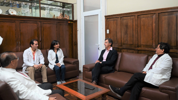 Cardiólogo argentino y equipo de médicos del INSN colocan implante de válvula pulmonar a pacientes