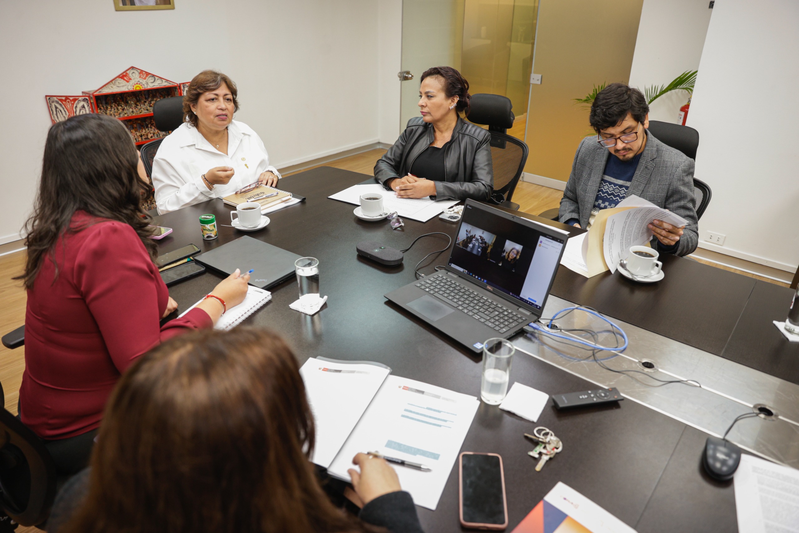 Ministra de la Mujer y congresista se reúnen para impulsar acciones inclusivas