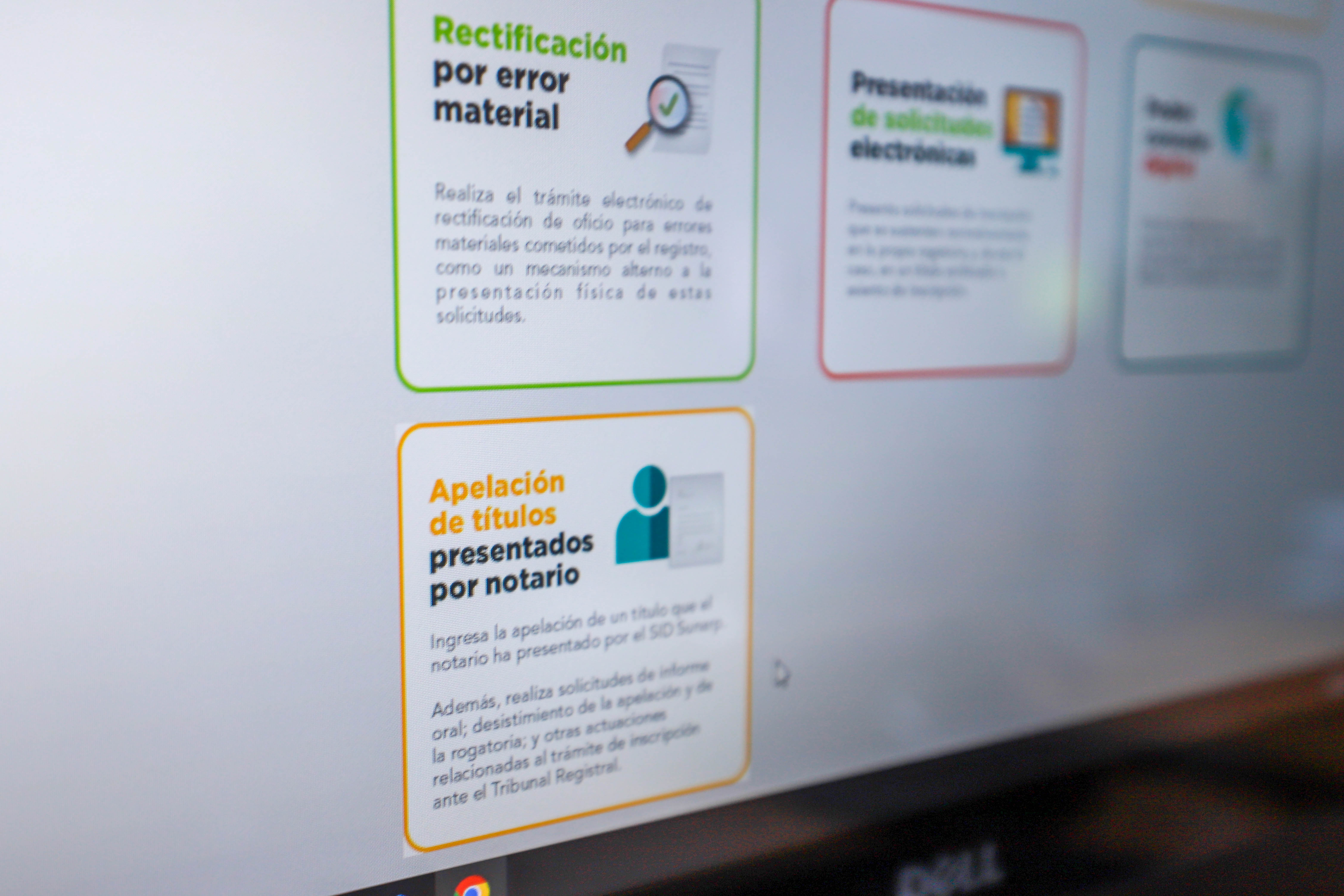 Foto de Pantalla de monitor de PC mostrando módulos del SID Sunarp