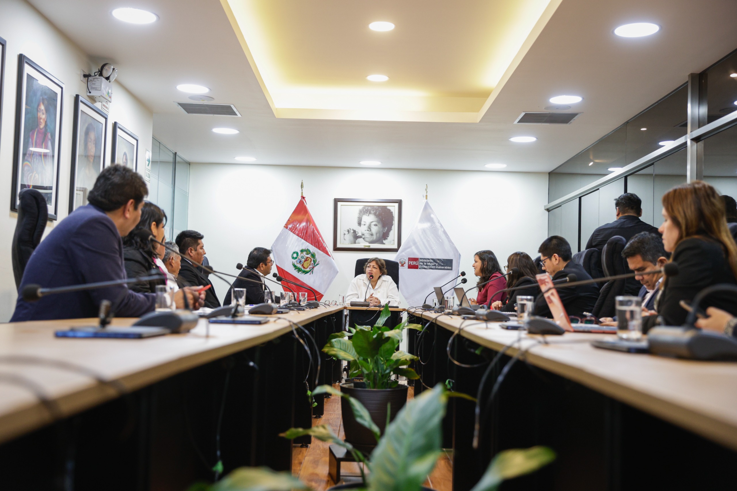 Ministra de la Mujer se reunió con la Asociación de Mancomunidades Municipales del Perú para articular acciones con gobiernos locales