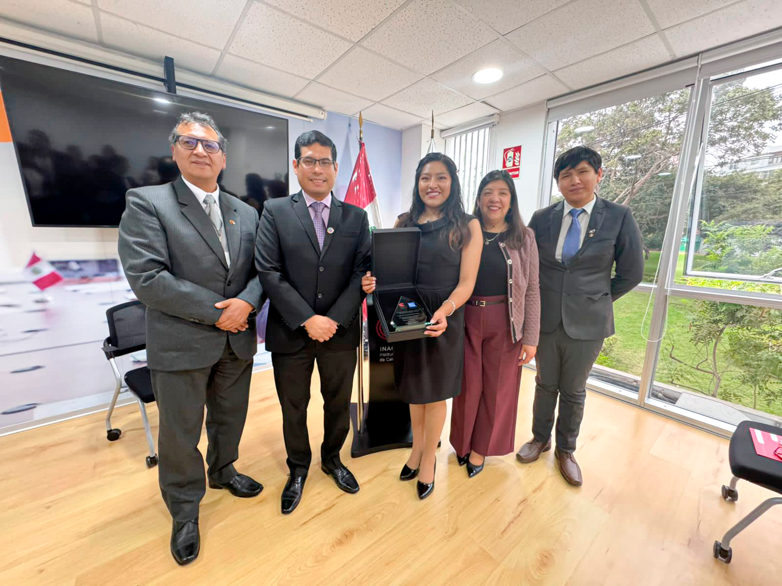 Electro Puno S.A.A. impulsa el talento joven y celebra importante reconocimiento en el Programa “Jóvenes Profesionales 2024-2025” del INACAL