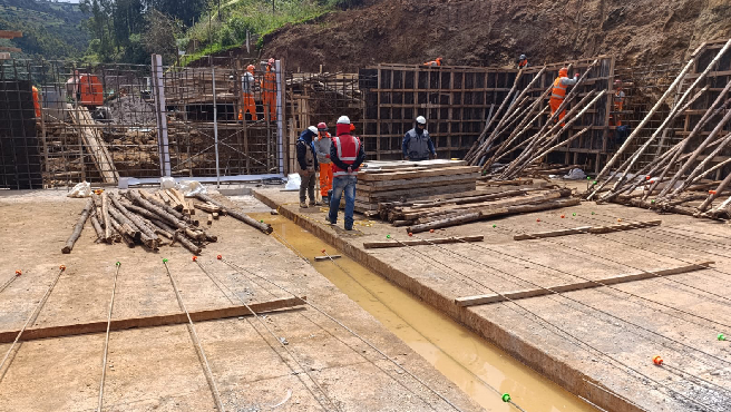 Ayacucho.- La Contraloría General de la República (CGR) alertó al Programa Regional de Irrigación y Desarrollo Rural que aprobó una ampliación de plazo de 152 días calendario sin el debido sustento técnico para la obra de mejoramiento de los sistemas de riego en la zona de Esmeralda Alta. Tal situación ocasionaría que se aplace injustificadamente la puesta en operación de este importante proyecto hídrico, en desmedro de la población de los distritos de Lauricocha y Huanta. 