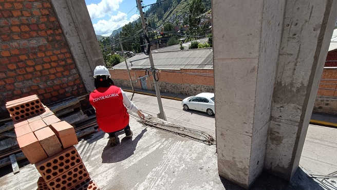 Huancavelica. - La Contraloría General de la República advirtió que parte de la obra de mejoramiento y ampliación de la Institución Educativa Inicial N° 128, ubicada en el distrito de Lircay, se viene ejecutando con un procedimiento constructivo inadecuado, lo cual genera el riesgo de afectar su calidad y durabilidad. El proyecto valorizado en más de S/ 4.7 millones está a cargo de la Municipalidad Provincial de Angaraes.