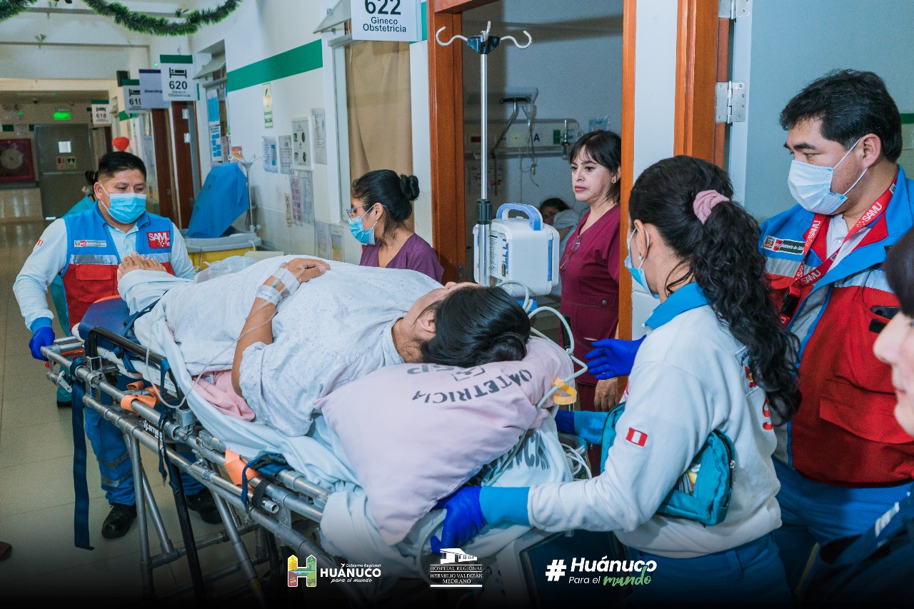 evacuación de la paciente por el equipo médico del SAMU