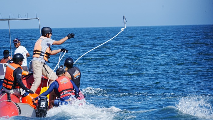 Perú entrena a brigadas para rescatar ballenas atrapadas en redes: clausuran curso clave en Piura