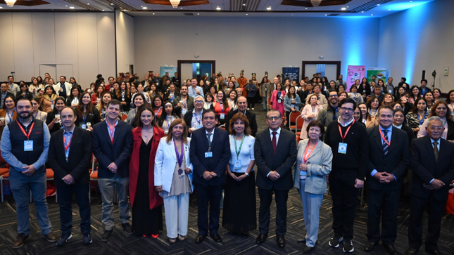 Cerca de mil especialistas participan en el “VIII Congreso Internacional y XXXIII Curso Internacional Avances en Pediatría”