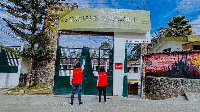 Amazonas.– La Contraloría General de la República detectó presunta responsabilidad penal y administrativa en cuatro funcionarios del Gobierno Regional Amazonas por irregularidades identificadas en el trámite, aprobación y otorgamiento de fondos públicos, bajo la modalidad de encargos internos, lo que generó un perjuicio económico a la entidad de S/ 5 000.