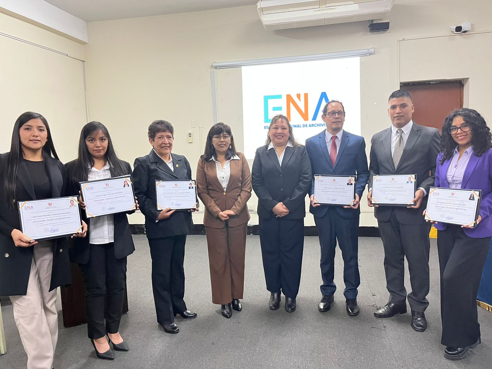 Imagen de graduados de la ENA