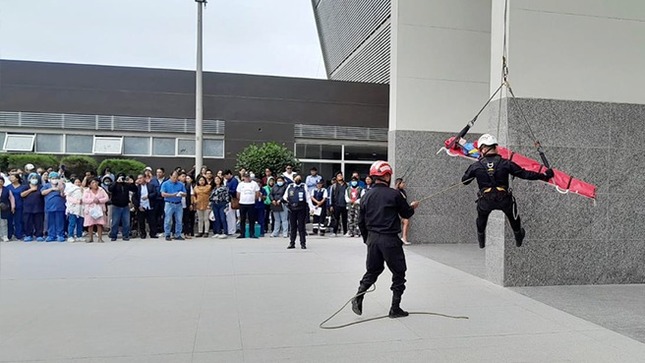 Foto realizan simulacro ante sismo y peligros asociados en el Hospital Regional Lambayeque