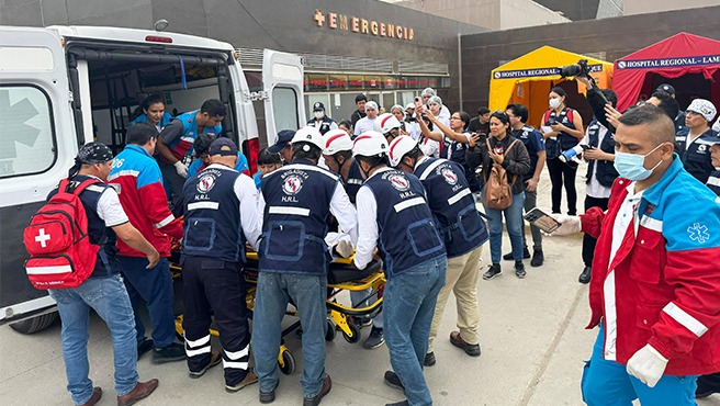 Foto realizan simulacro ante sismo y peligros asociados en el Hospital Regional Lambayeque