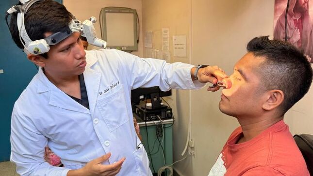 Hospital Almanzor Aguinaga Asenjo incorpora moderno frontoluz quirúrgico en su servicio de Otorrinolaringología