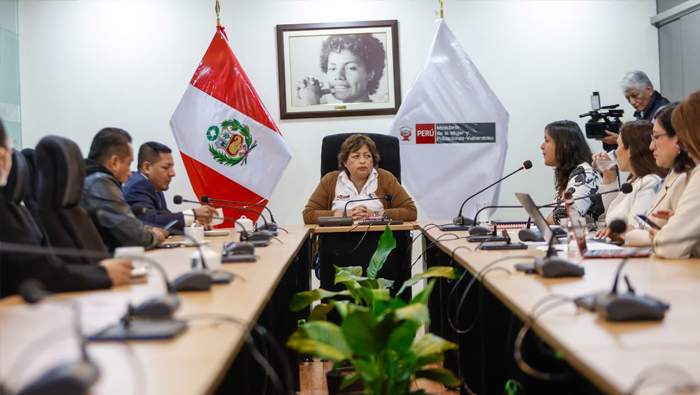 Reunión de funcionarios