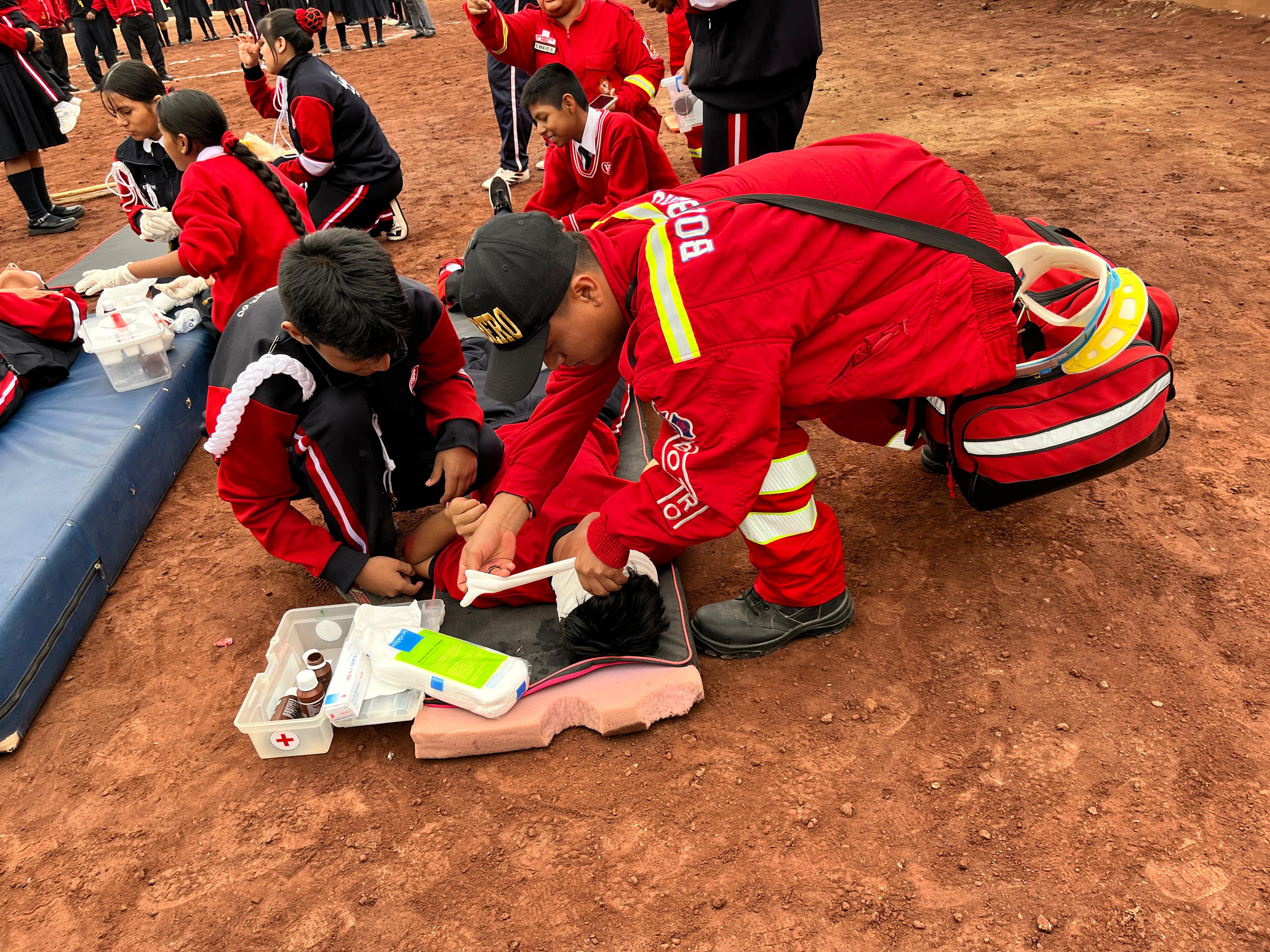 las unidades de bomberos desplegaron acciones simuladas de rescate, evacuación y atención de heridos, mostrando un alto nivel de coordinación operativa y compromiso institucional