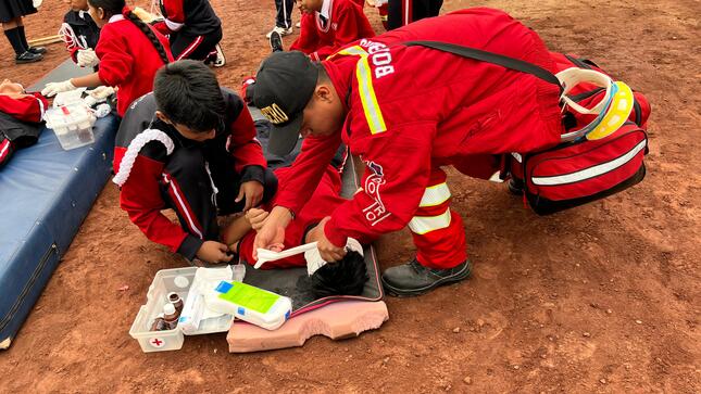 las unidades de bomberos desplegaron acciones simuladas de rescate, evacuación y atención de heridos, mostrando un alto nivel de coordinación operativa y compromiso institucional