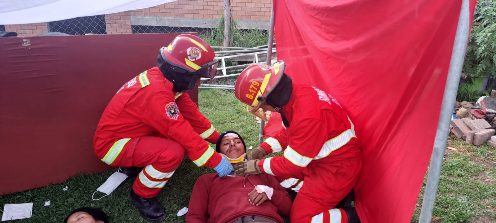 las unidades de bomberos desplegaron acciones simuladas de rescate, evacuación y atención de heridos, mostrando un alto nivel de coordinación operativa y compromiso institucional