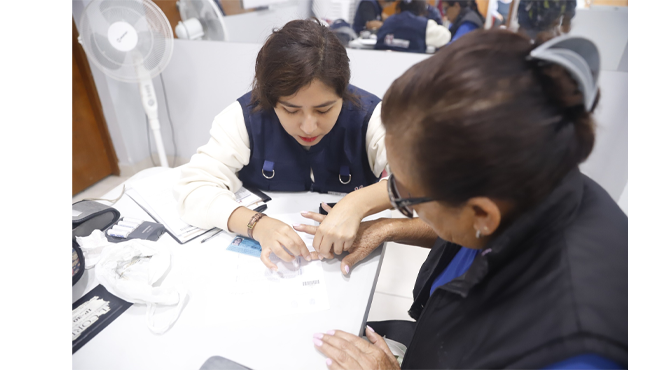 Numerosos vecinos de la tercera edad se acercaron para tramitar su Documento Nacional de Identidad de manera ágil, segura y sin costo alguno. 
Esta valiosa iniciativa fue posible gracias al trabajo conjunto entre la Municipalidad de El Agustino y la RENIEC, instituciones comprometidas con el bienestar y los derechos de nuestros adultos mayores.