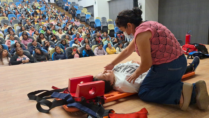 Más de 150 profesores fueron capacitados en primeros auxilios y reanimación en Villa El Salvador