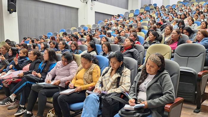 Más de 150 profesores fueron capacitados en primeros auxilios y reanimación en Villa El Salvador