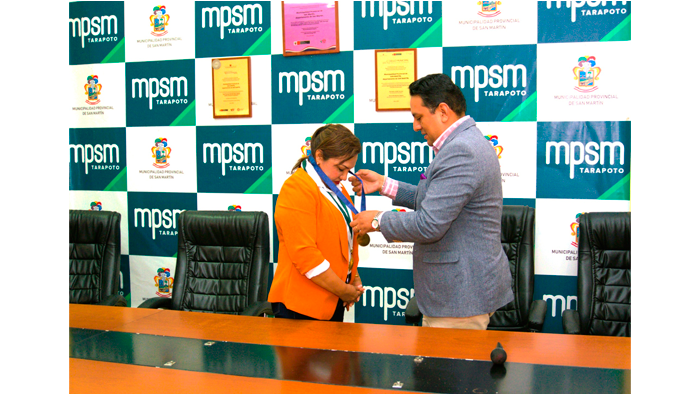 Alcaldesa recibe reconocimiento de EDUCA EDTECH.