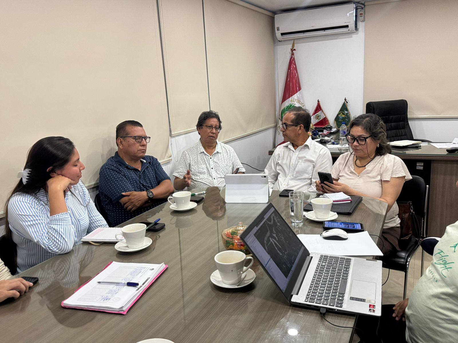 Reunidos con el Gerente General