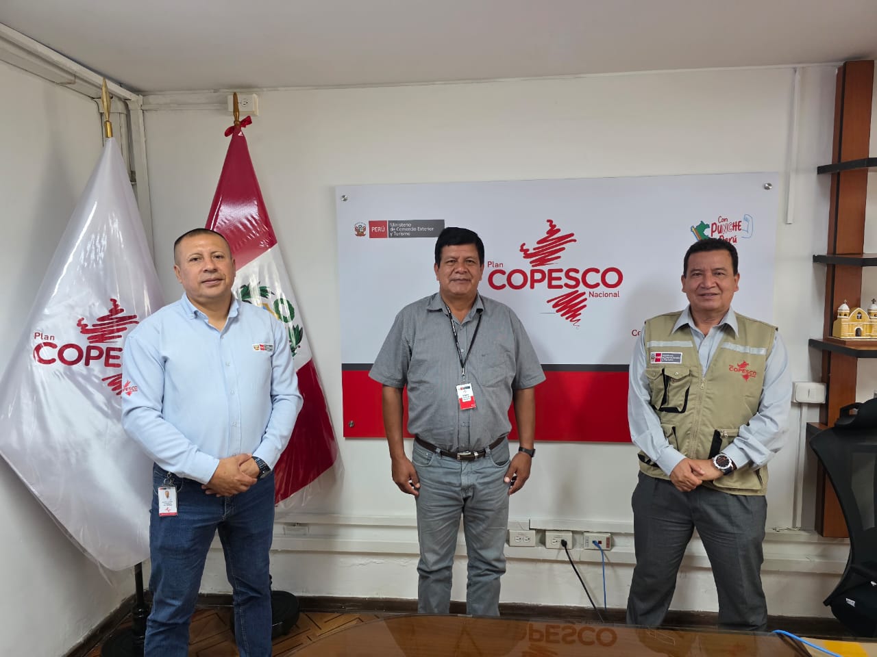 Archivo de imagen del encuentro en las oficinas de Plan COPESCO Nacional