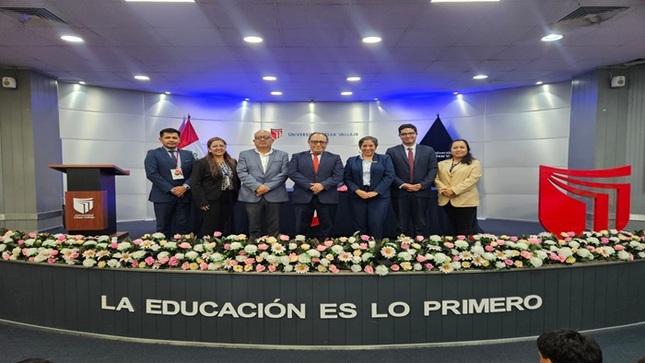 Con la participación del magistrado del TC Gustavo Gutiérrez Ticse se inició la cátedra itinerante universitaria “José Faustino Sánchez Carrión” en Trujillo