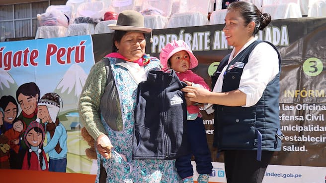 ‘Abrigamos Vidas’: Puno intensifica acciones de protección frente a heladas con campaña integral de salud en Juliaca