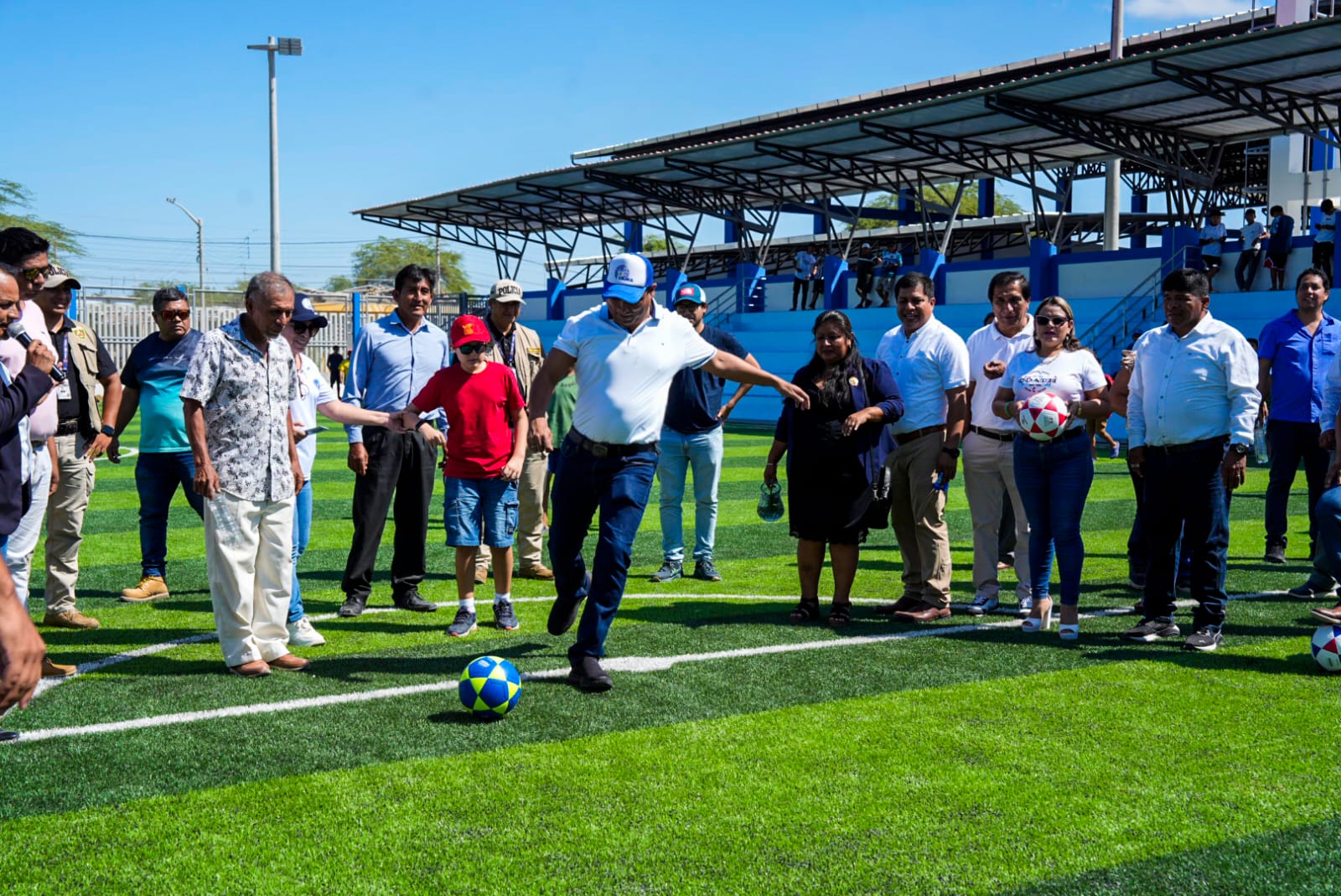 Gobernador inaugura polideportivo 19 de agosto en la unión para mejorar la integración social, el deporte y la seguridad ciudadana