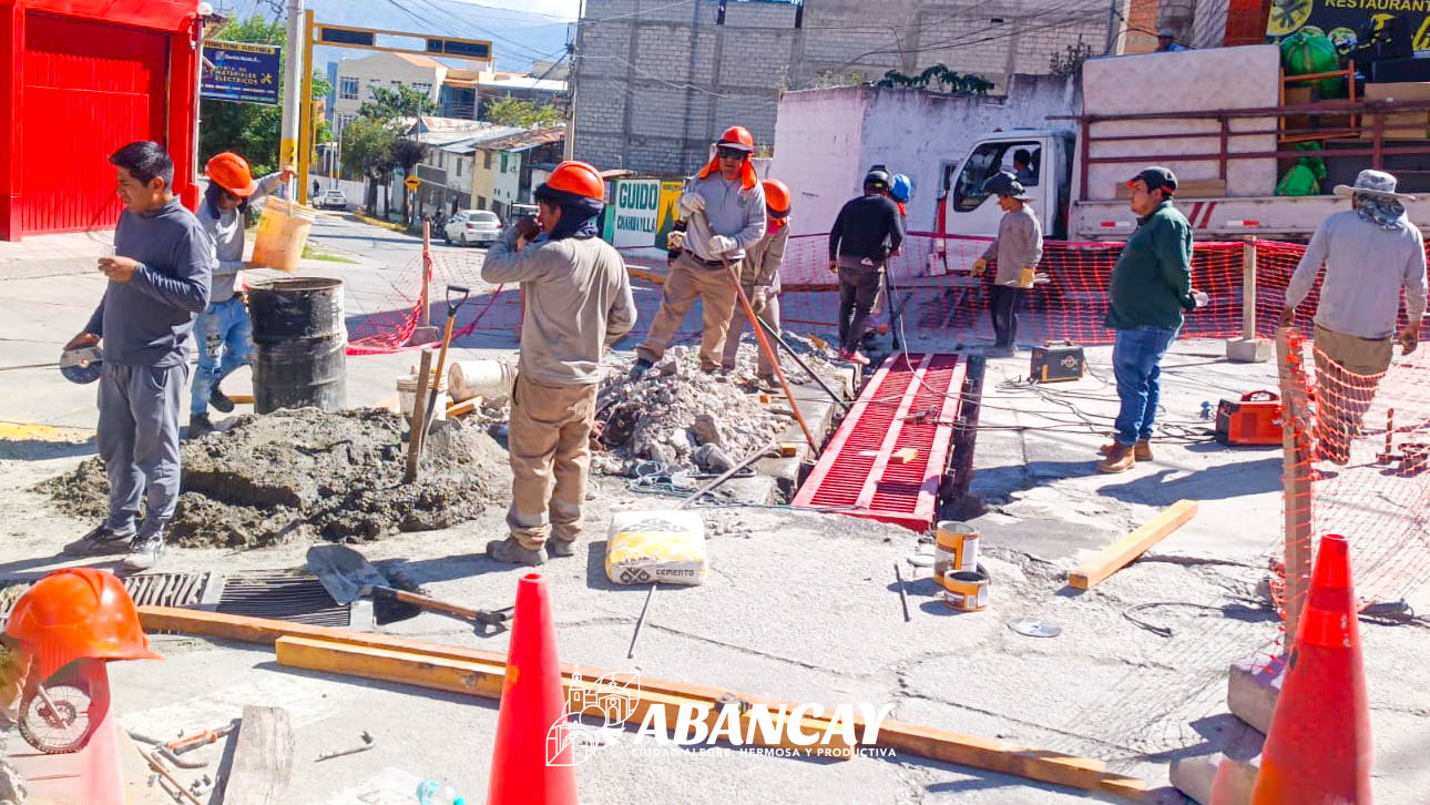 Municipalidad Provincial De Abancay Culmina Trabajos De Mantenimiento, Reposición Y Limpieza De Alcantarillas En Importantes Avenidas De La Ciudad. 🌧️✅