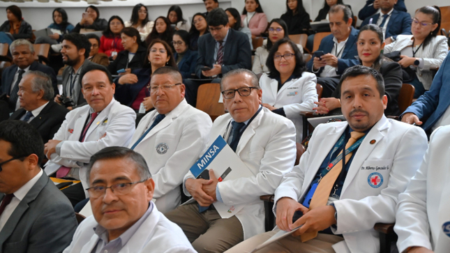 INSN participa de la entrega del informe sobre sistemas de salud en el Perú