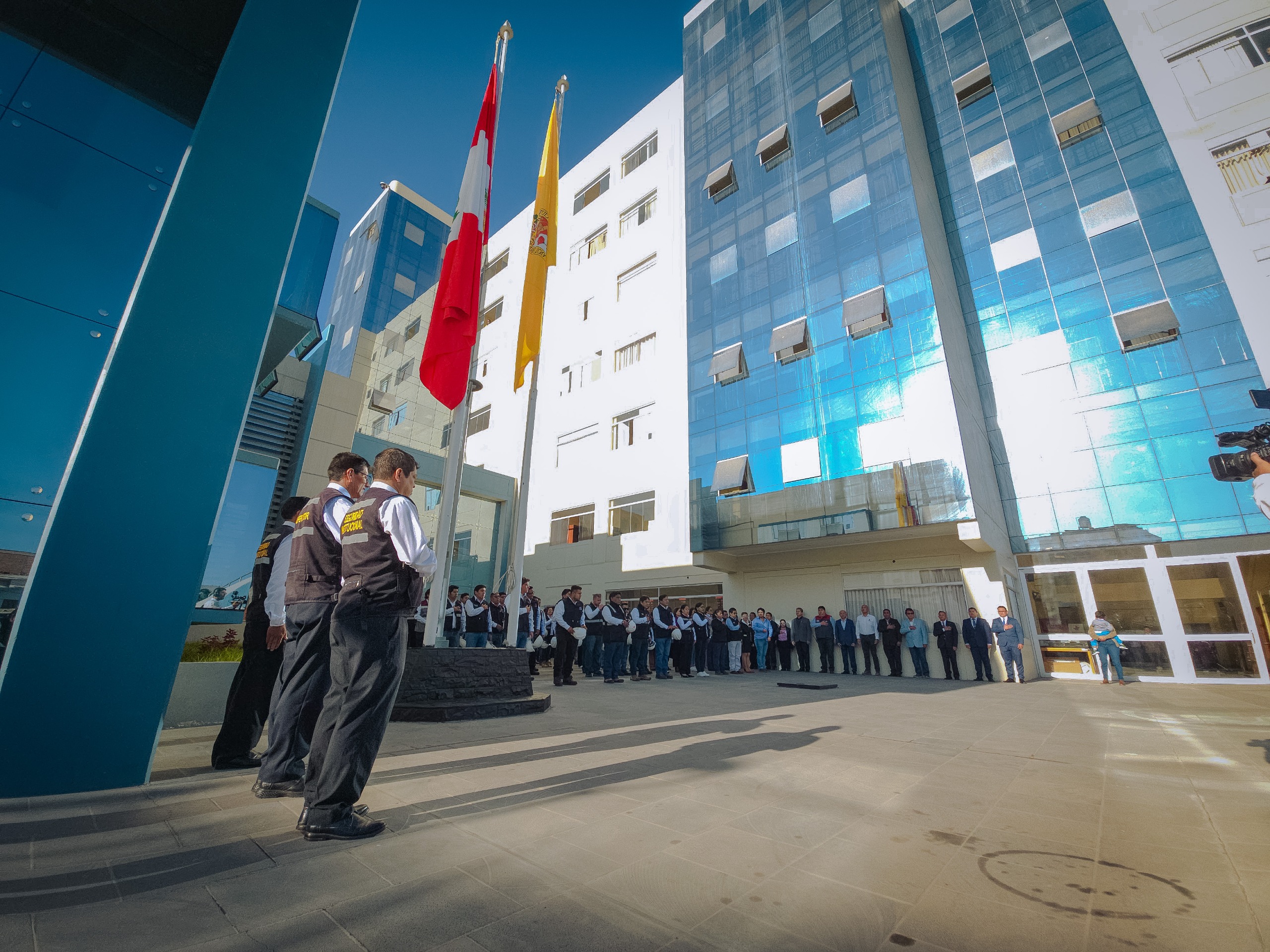 En ceremonia rinden homenaje a padres, ingenieros y arquitectos del GORE Tacna 