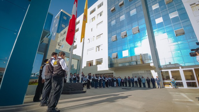 En ceremonia rinden homenaje a padres, ingenieros y arquitectos del GORE Tacna 