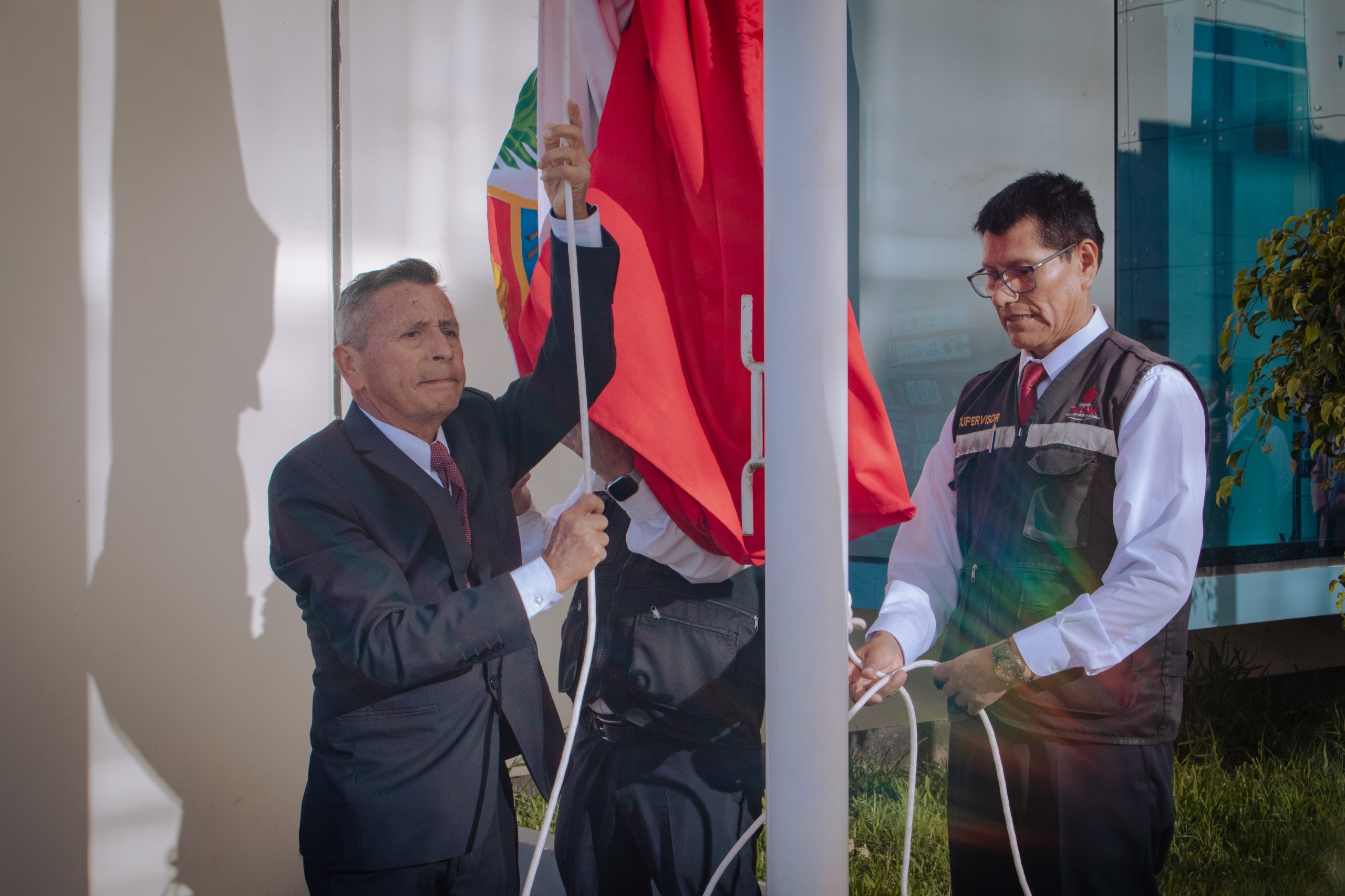 En ceremonia rinden homenaje a padres, ingenieros y arquitectos del GORE Tacna 