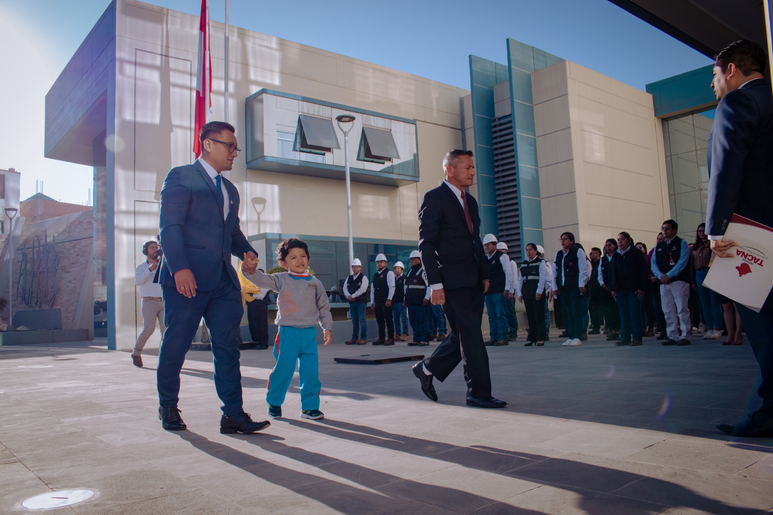 En ceremonia rinden homenaje a padres, ingenieros y arquitectos del GORE Tacna 