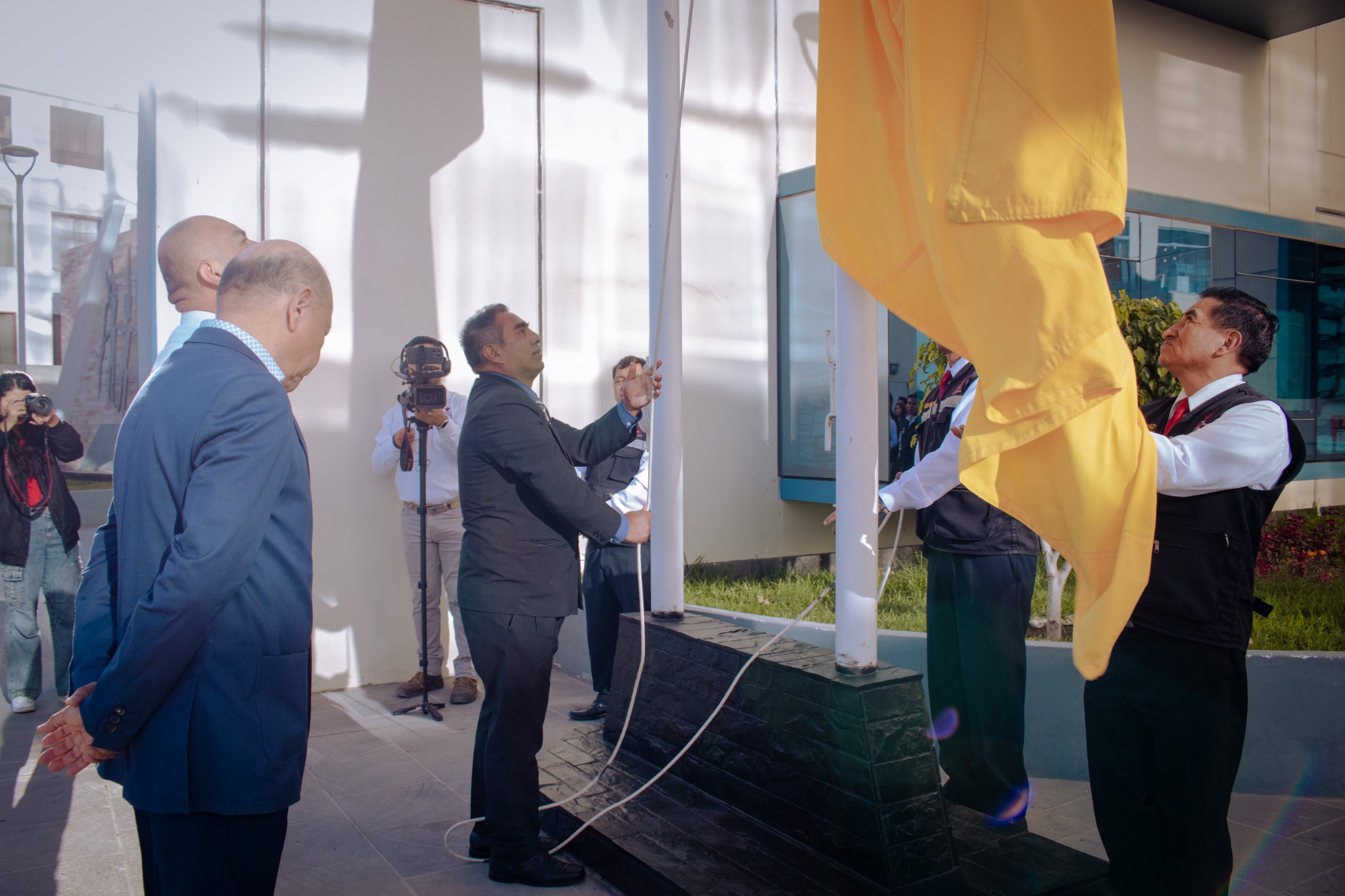 En ceremonia rinden homenaje a padres, ingenieros y arquitectos del GORE Tacna 