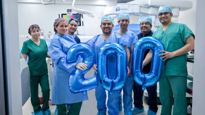 El Hospital Dos de Mayo alcanza la cirugía robótica N° 200 con exitoso caso de corrección de prolapso uterino