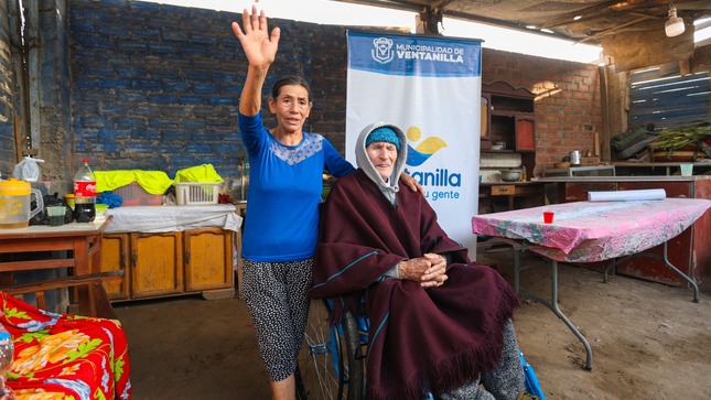 🤝 Una gestión con rostro humano: el alcalde Jhovinson entregó sillas de ruedas en Pachacútec, apoyando a los más vulnerables. ¡Por una sociedad inclusiva y solidaria! ♿