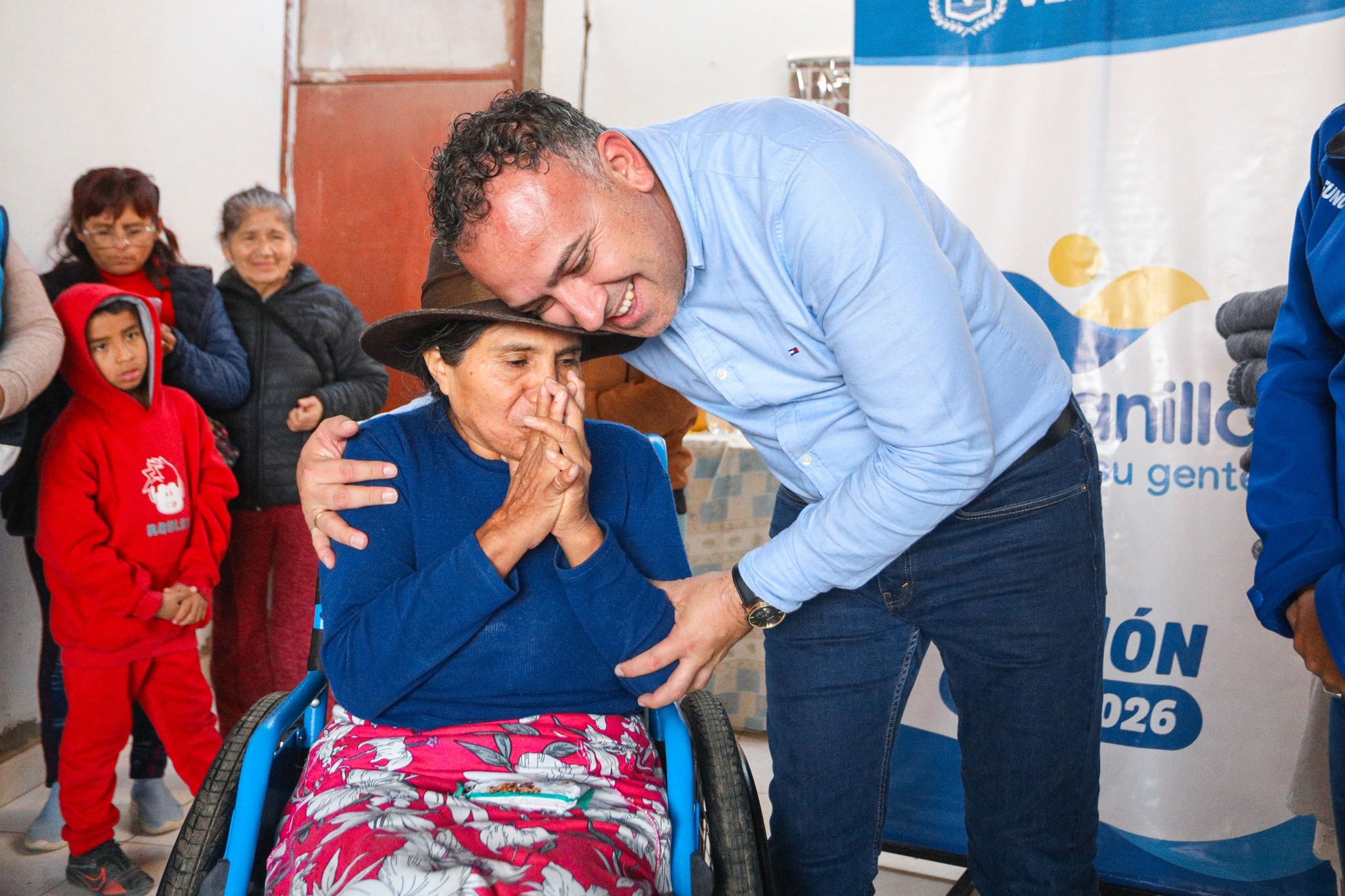 🤝 Una gestión con rostro humano: el alcalde Jhovinson entregó sillas de ruedas en Pachacútec, apoyando a los más vulnerables. ¡Por una sociedad inclusiva y solidaria! ♿