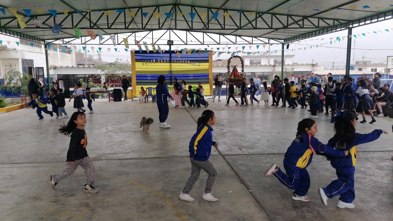 “Huaral Recrea” llegó a la I.E. Sagrado Corazón de Jesús del C.P. Nueva Estrella