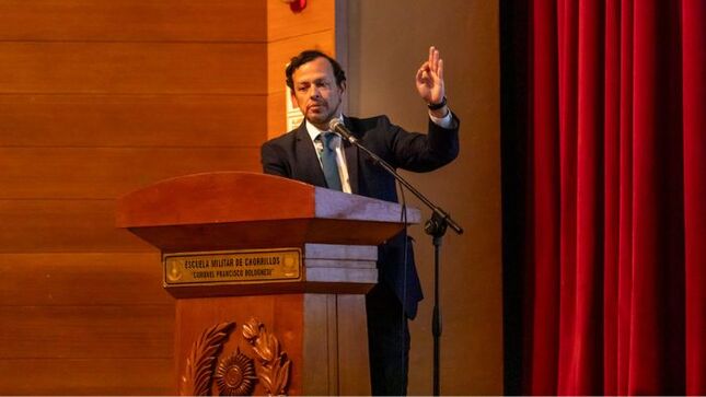 Presidente del Ceplan en conferencia “La revolución tecnológica en el desarrollo y la defensa nacional bajo el ejemplo de Bolognesi".
