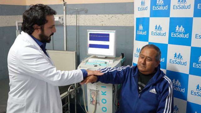 Hospital Almenara de EsSalud realiza procedimiento que revierte daño de infarto cerebral